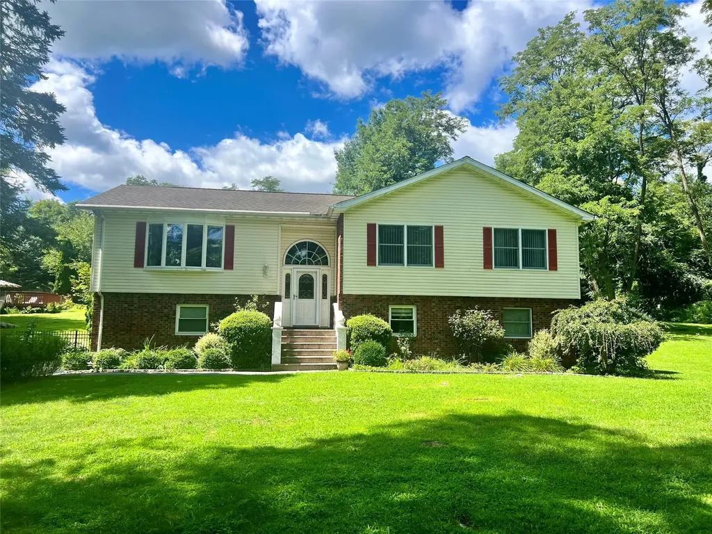 4 Fassitt Drive Mahopac NY 10541