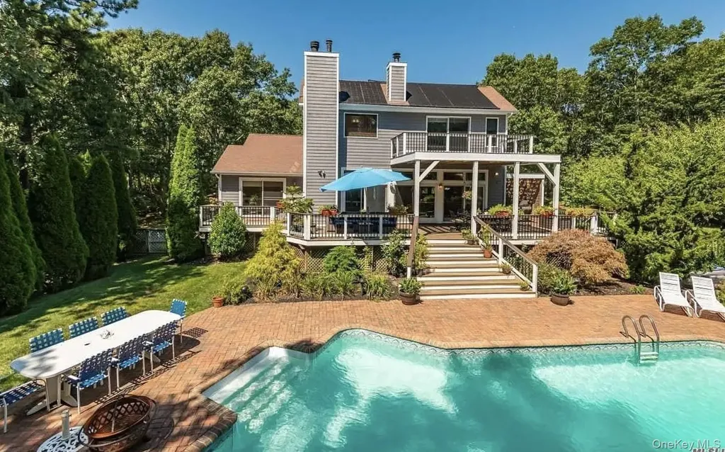 4 Douglas Court Hampton Bays NY 11946