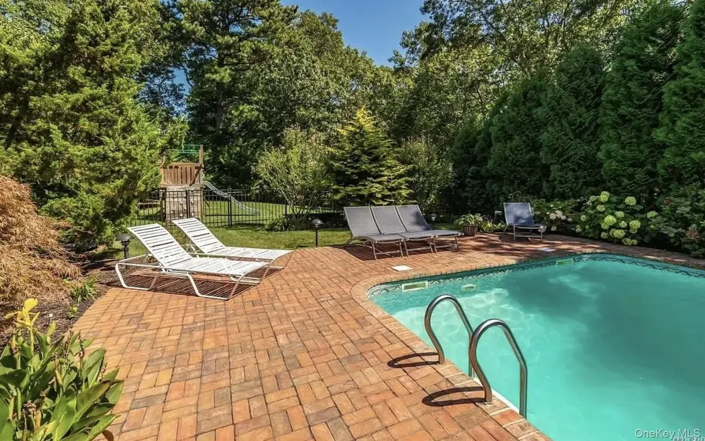 4 Douglas Court Hampton Bays NY 11946