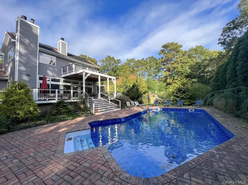 4 Douglas Court Hampton Bays NY 11946