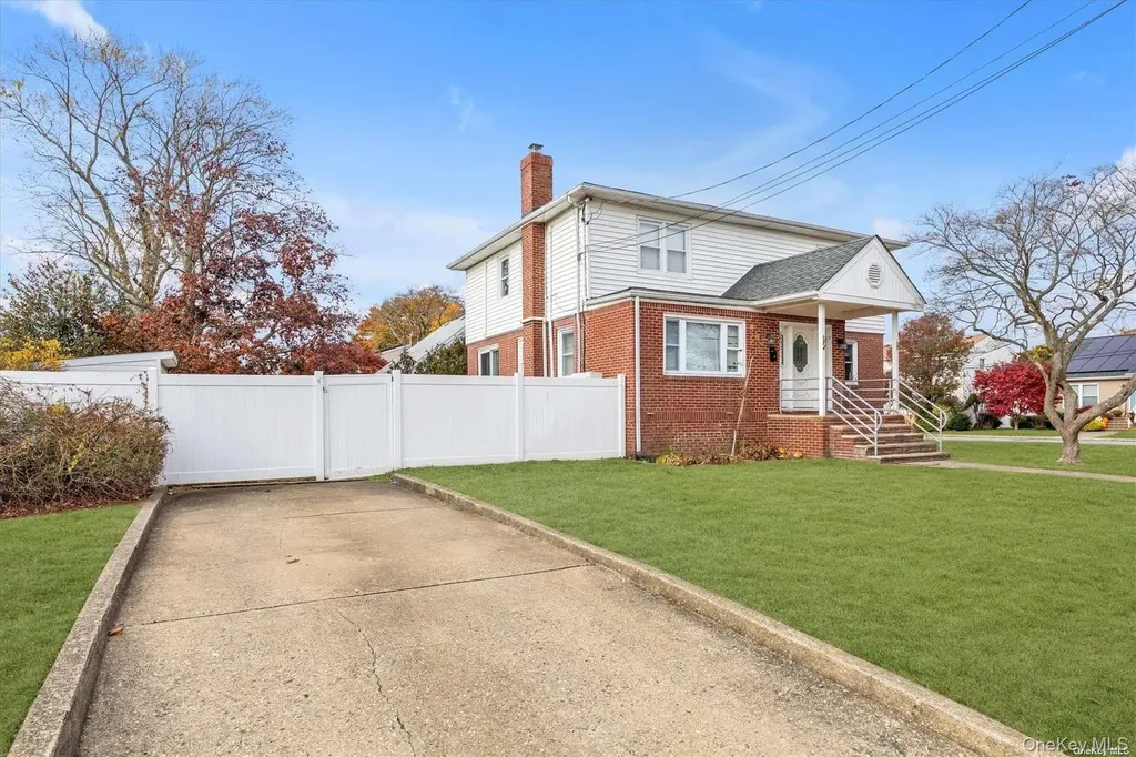 2492 Lefferts Place Bellmore NY 11710