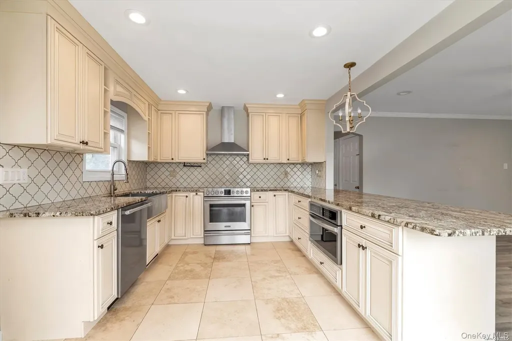 2492 Lefferts Place Bellmore NY 11710