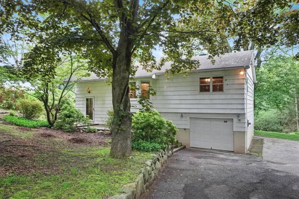 88 Shear Hill Road Mahopac NY 10541