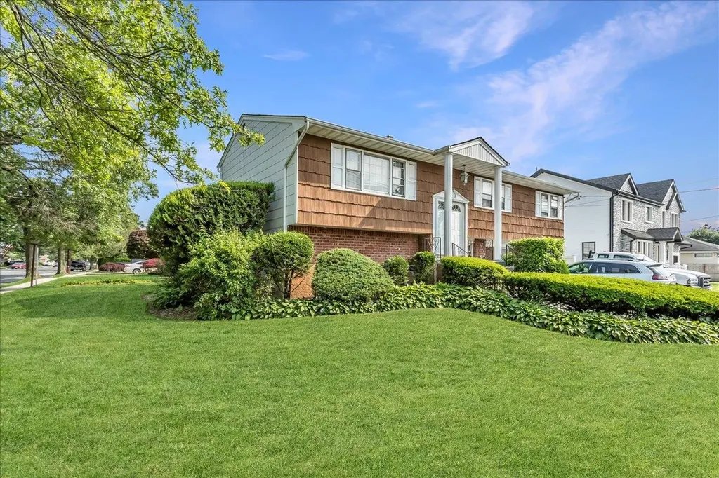 274 Central Park Road Plainview NY 11803