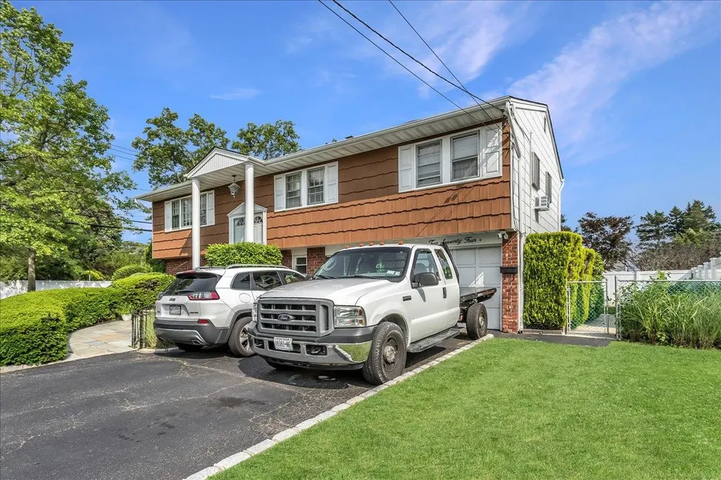 274 Central Park Road Plainview NY 11803