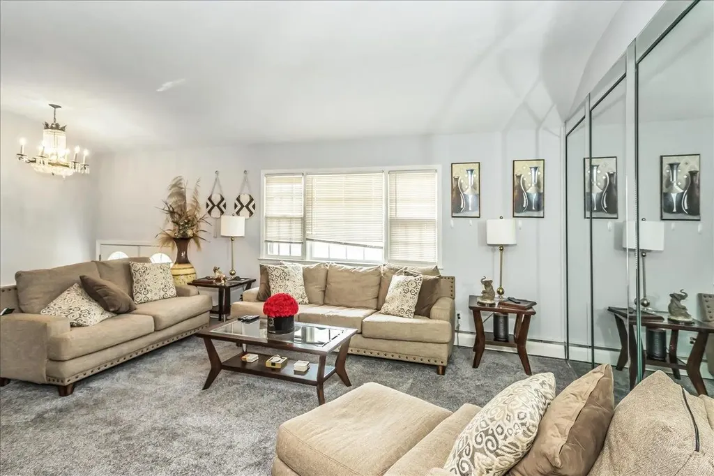 274 Central Park Road Plainview NY 11803