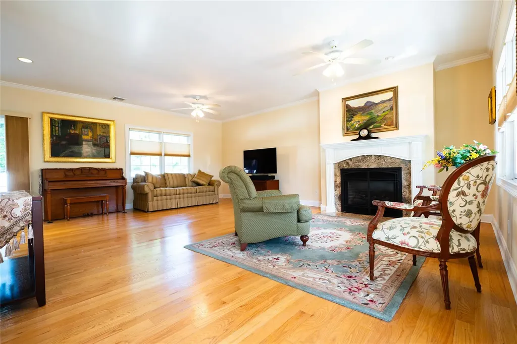 14 Gordon Avenue Plainview NY 11803