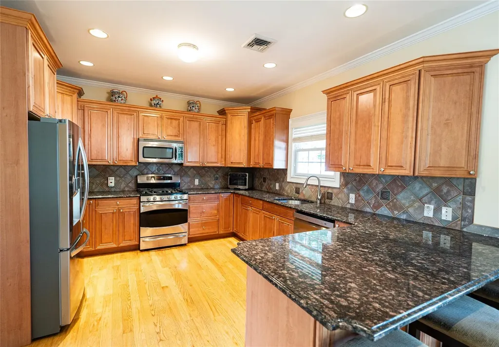 14 Gordon Avenue Plainview NY 11803