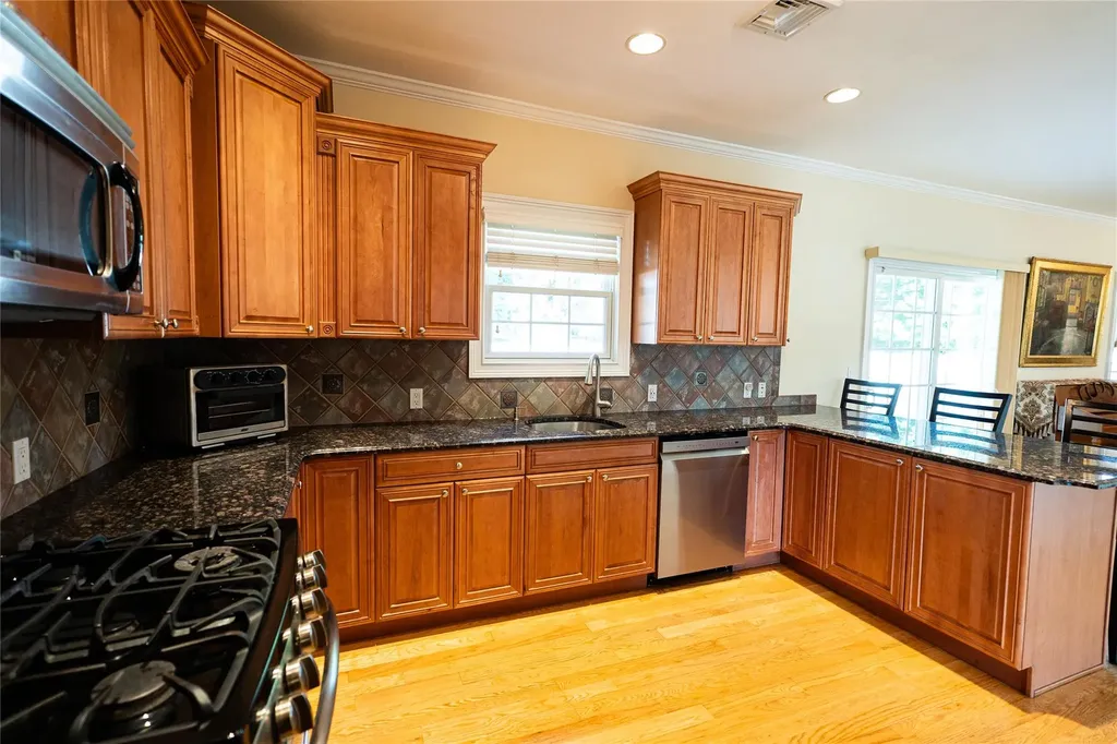 14 Gordon Avenue Plainview NY 11803