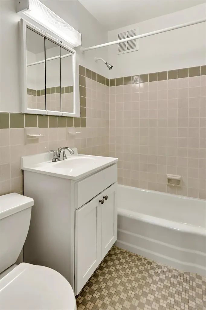 825 Morrison Avenue Bronx NY 10473