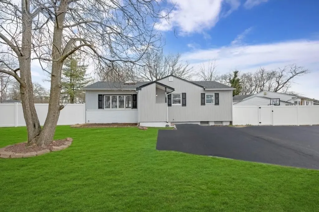 113 Applegate Drive Central Islip NY 11722
