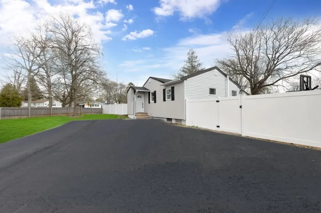 113 Applegate Drive Central Islip NY 11722