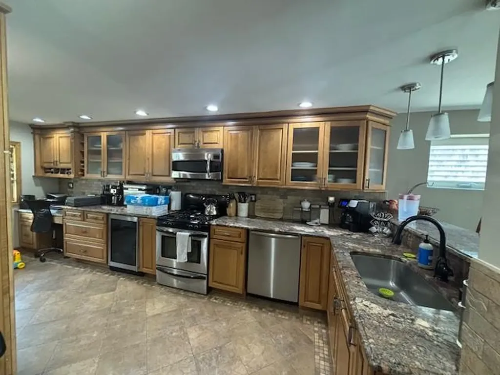 371 White Road Mineola NY 11501