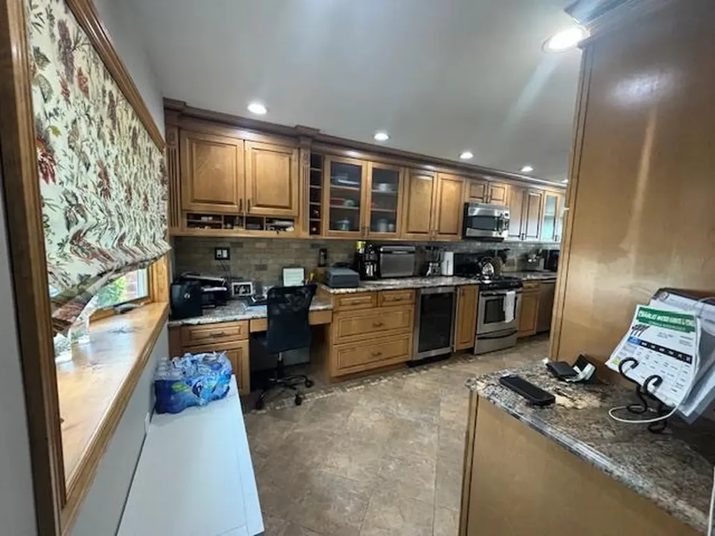 371 White Road Mineola NY 11501
