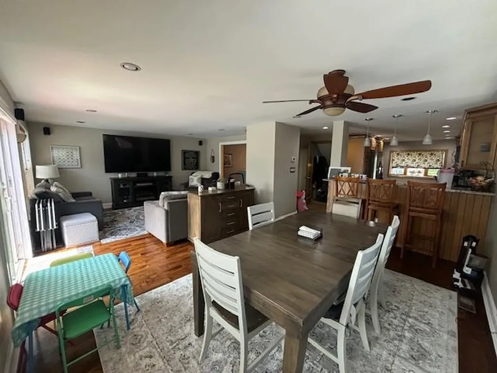 371 White Road Mineola NY 11501