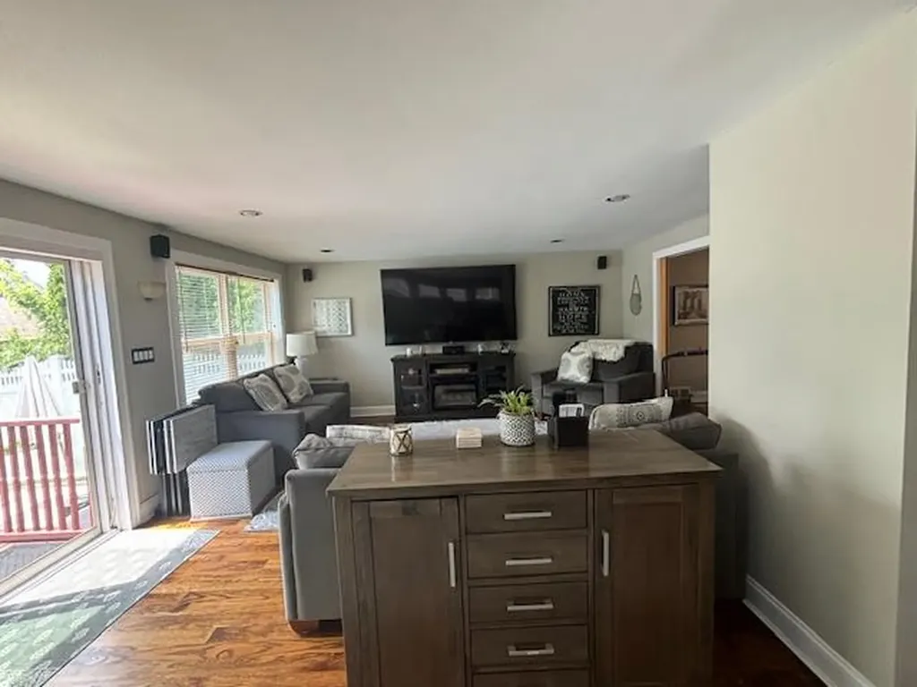 371 White Road Mineola NY 11501