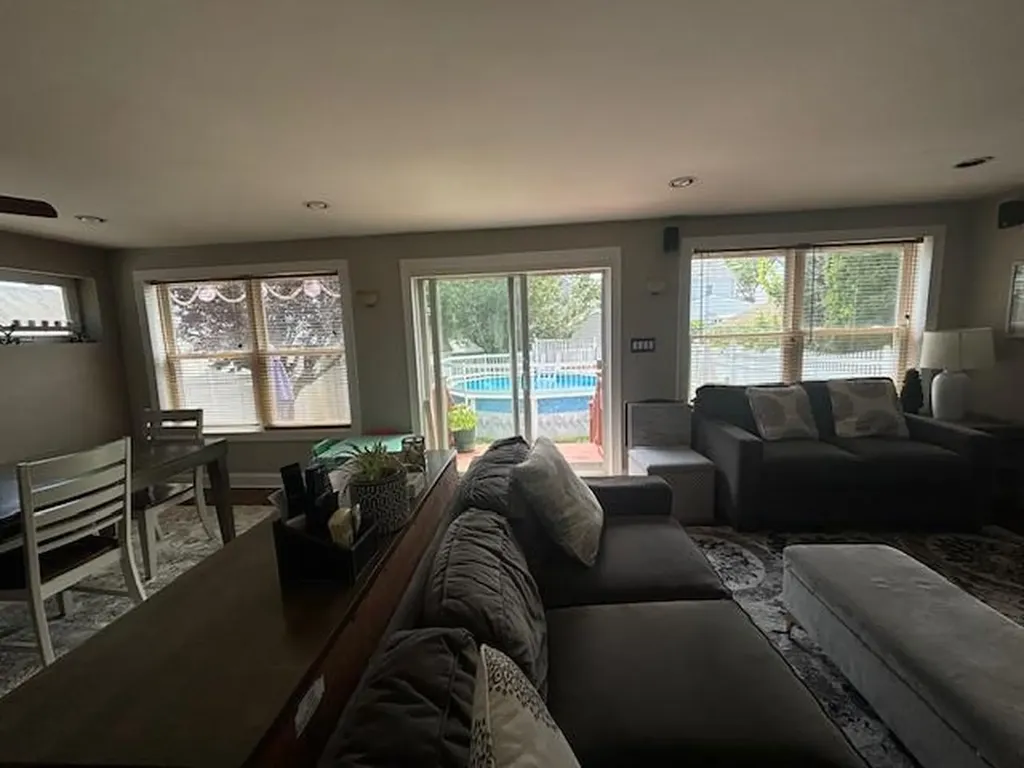 371 White Road Mineola NY 11501