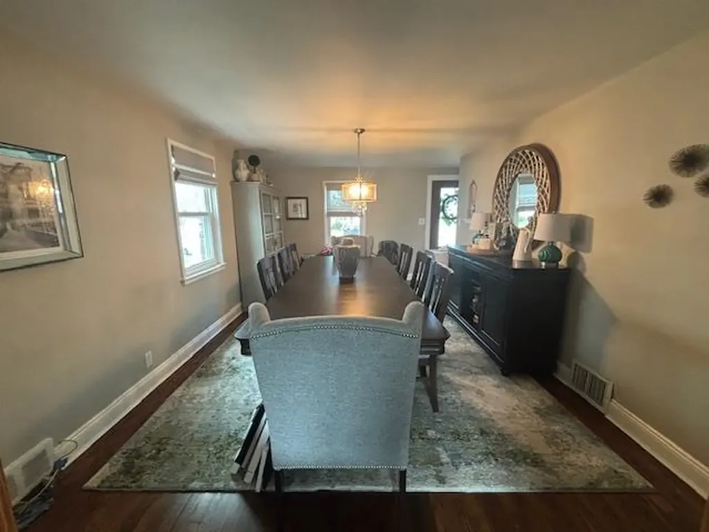 371 White Road Mineola NY 11501