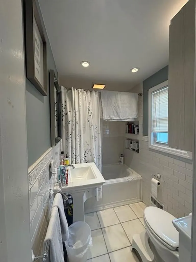 371 White Road Mineola NY 11501
