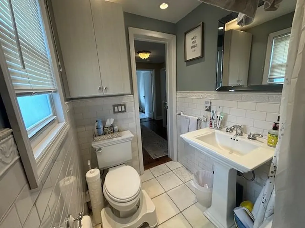 371 White Road Mineola NY 11501