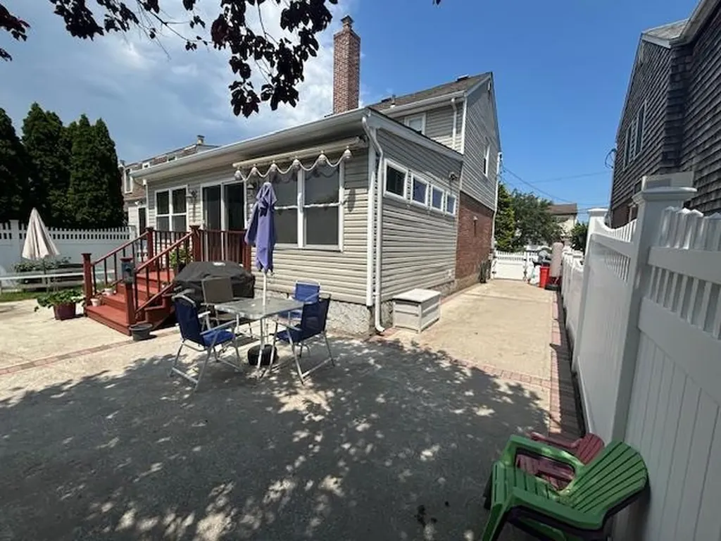 371 White Road Mineola NY 11501