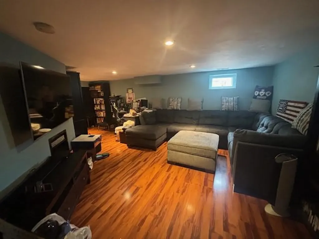 371 White Road Mineola NY 11501