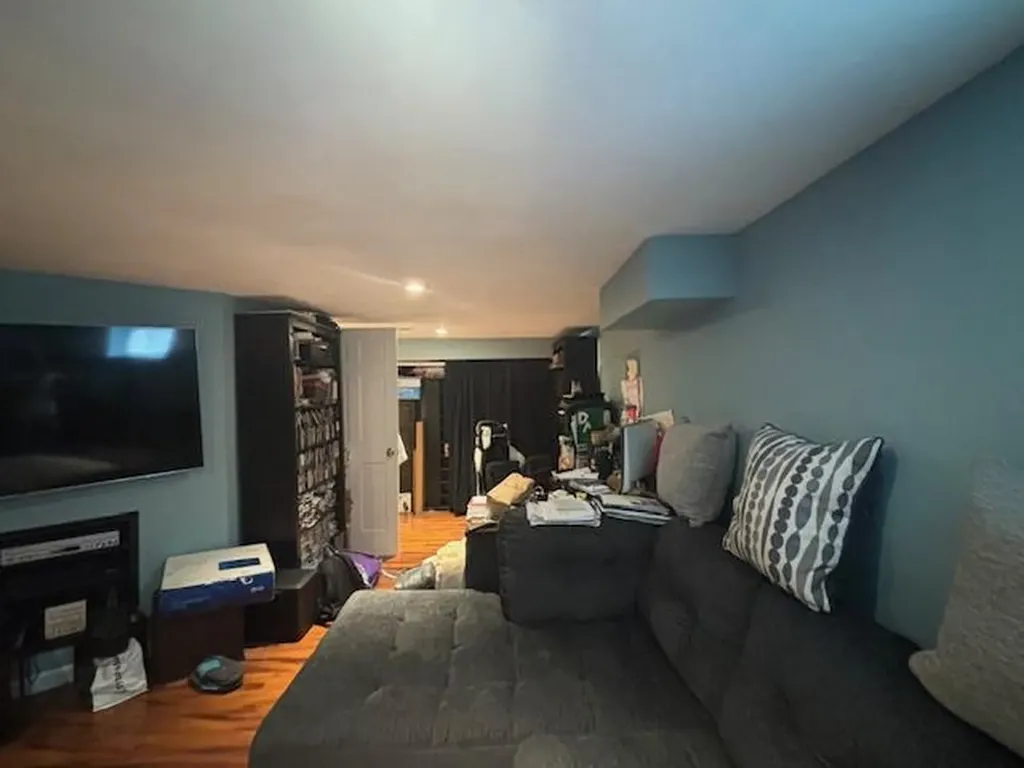 371 White Road Mineola NY 11501