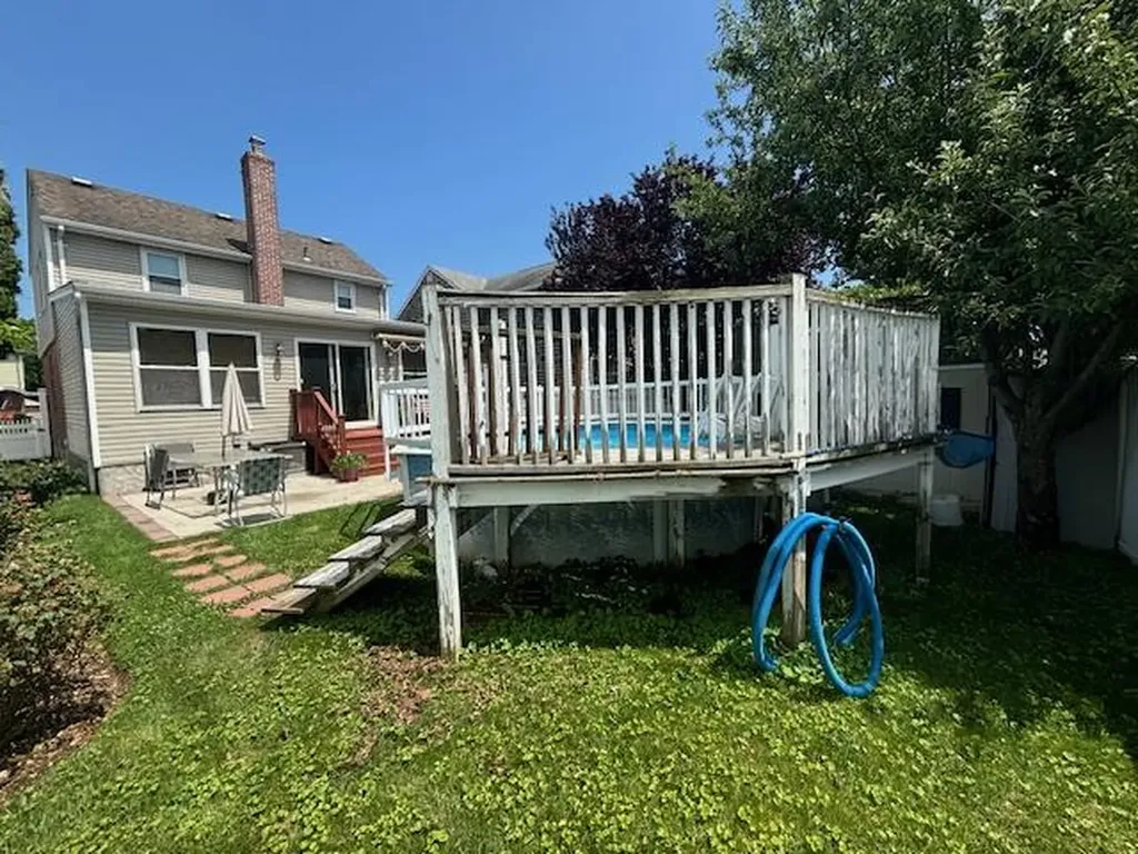 371 White Road Mineola NY 11501
