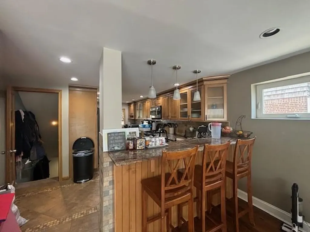 371 White Road Mineola NY 11501