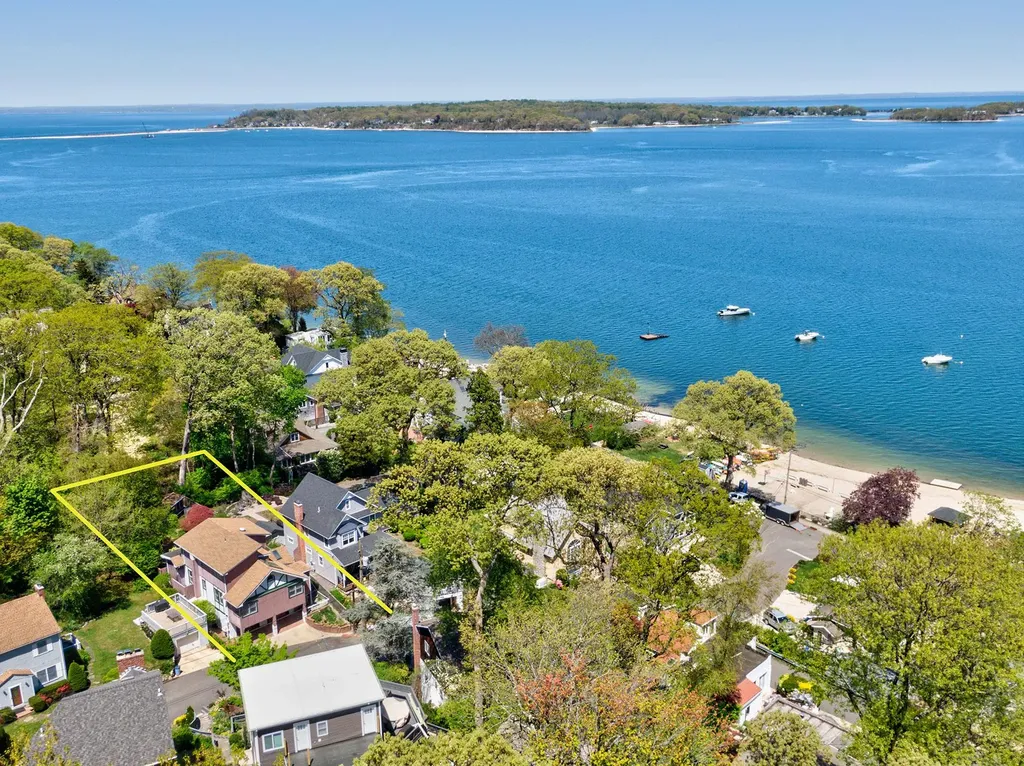 5 Bayview Drive Huntington NY 11743