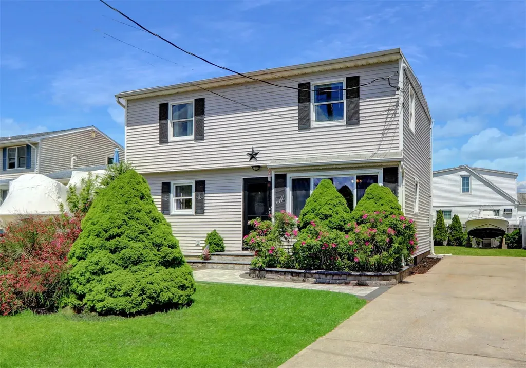 674 Shore Road Lindenhurst NY 11757
