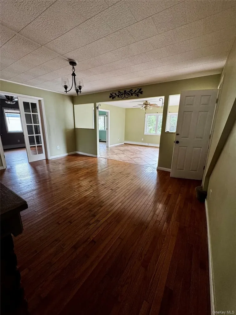 94 Hardy Lane Westbury NY 11590