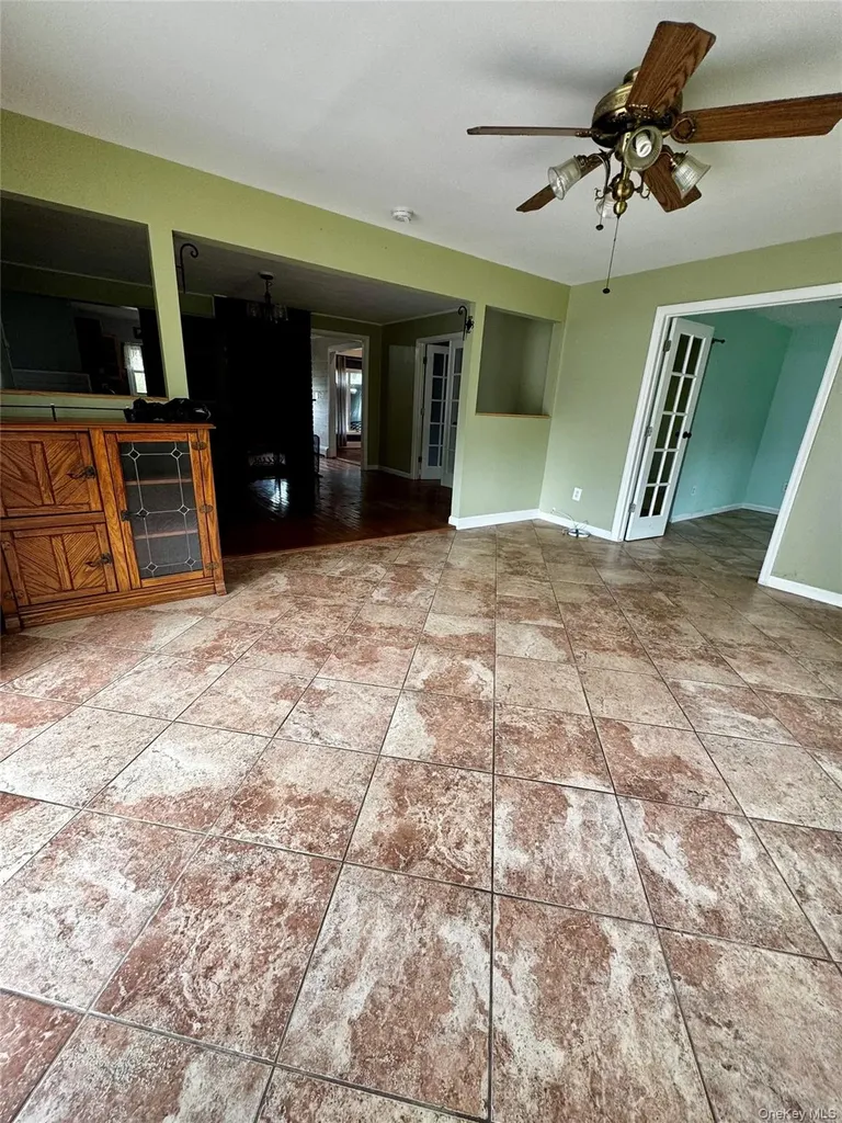 94 Hardy Lane Westbury NY 11590