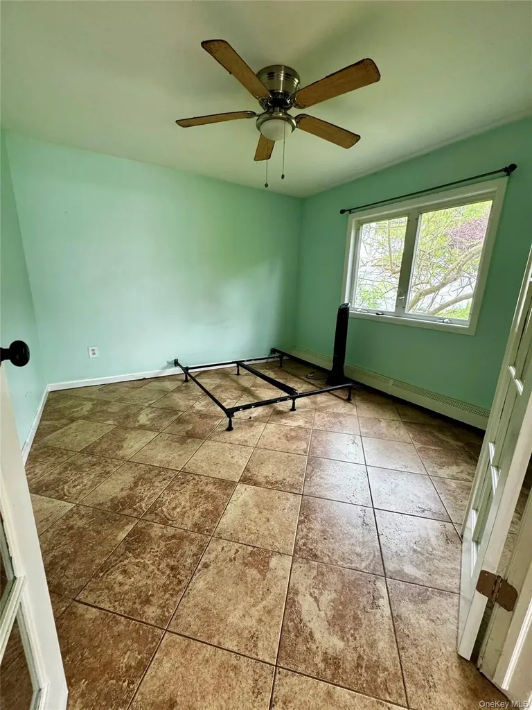 94 Hardy Lane Westbury NY 11590