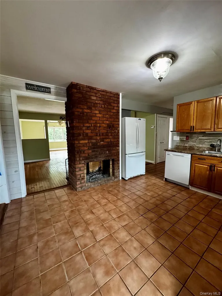 94 Hardy Lane Westbury NY 11590