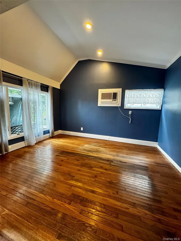 94 Hardy Lane Westbury NY 11590