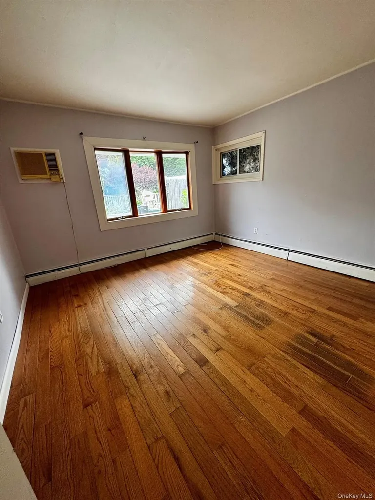 94 Hardy Lane Westbury NY 11590