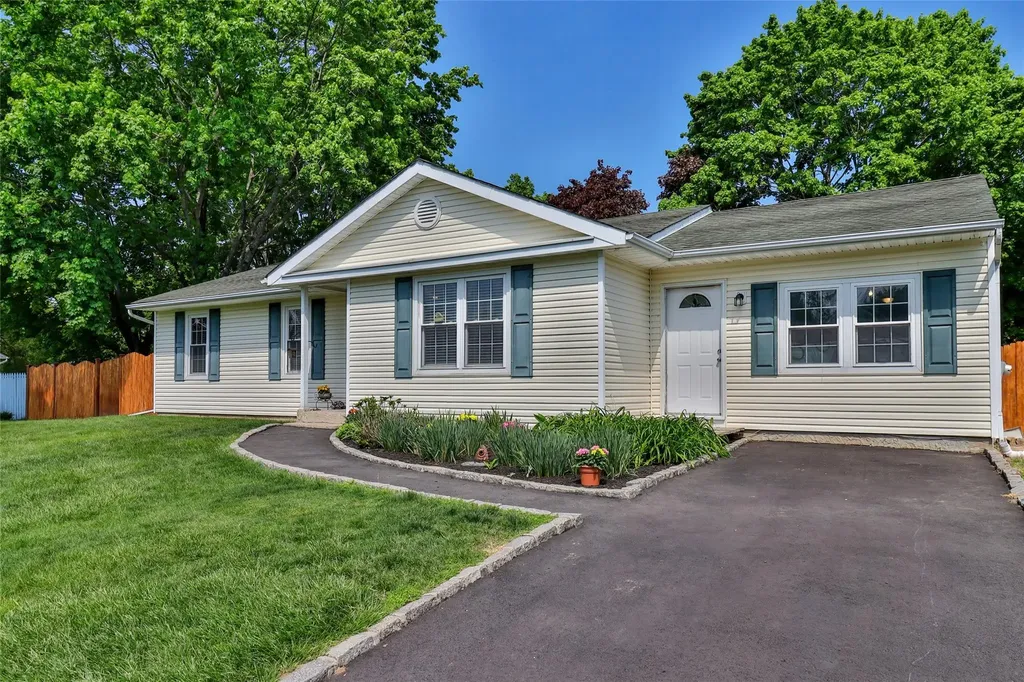 21 Bristol Downs Street Coram NY 11727