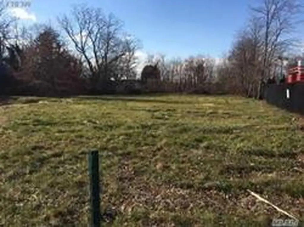 770 N Broadway Amityville NY 11701