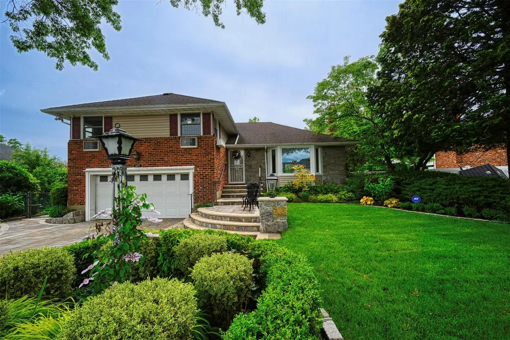 613 Gary Place Westbury NY 11590