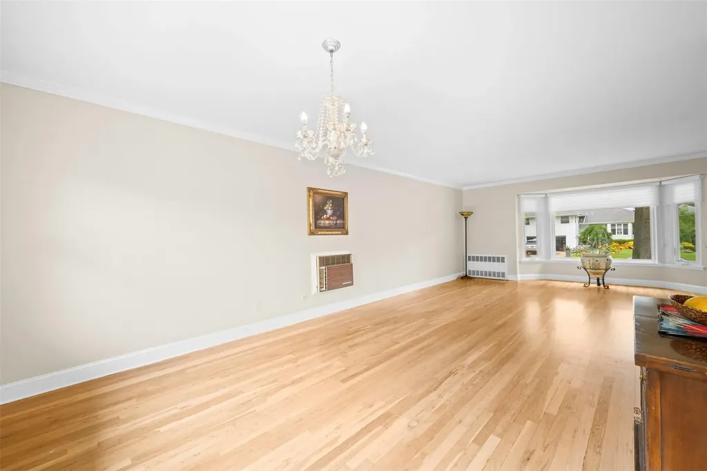 613 Gary Place Westbury NY 11590