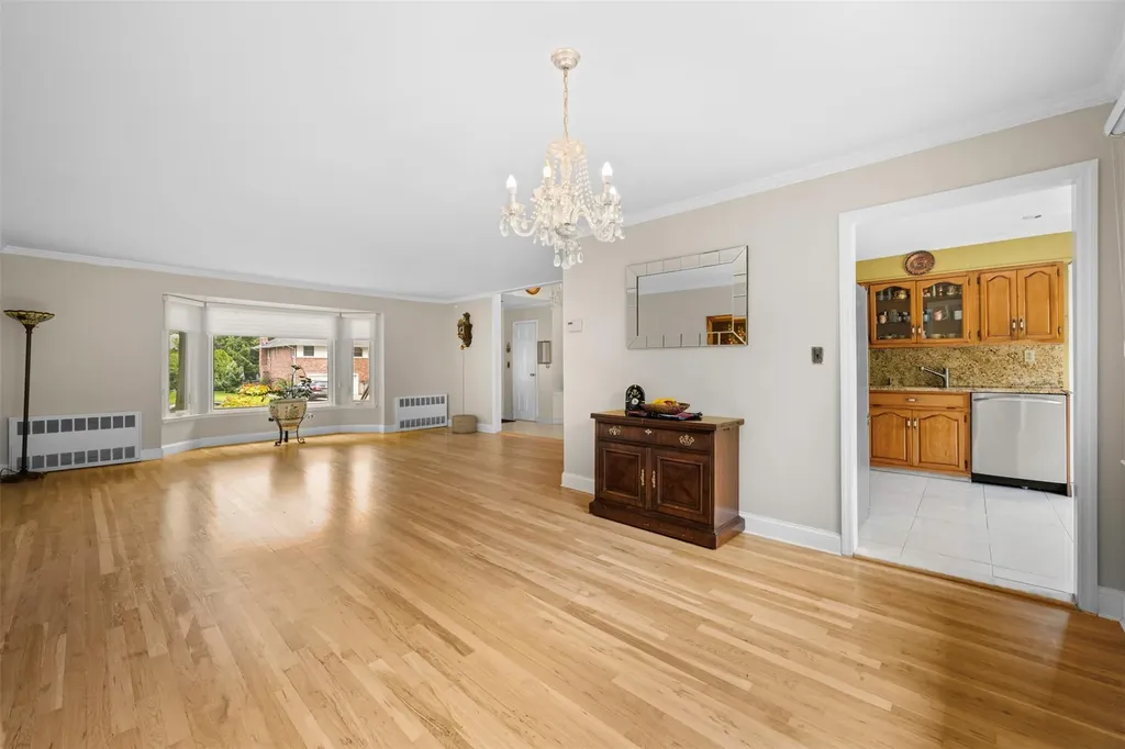 613 Gary Place Westbury NY 11590