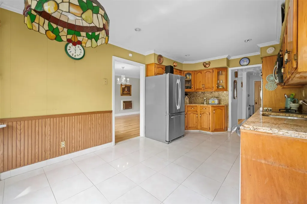 613 Gary Place Westbury NY 11590