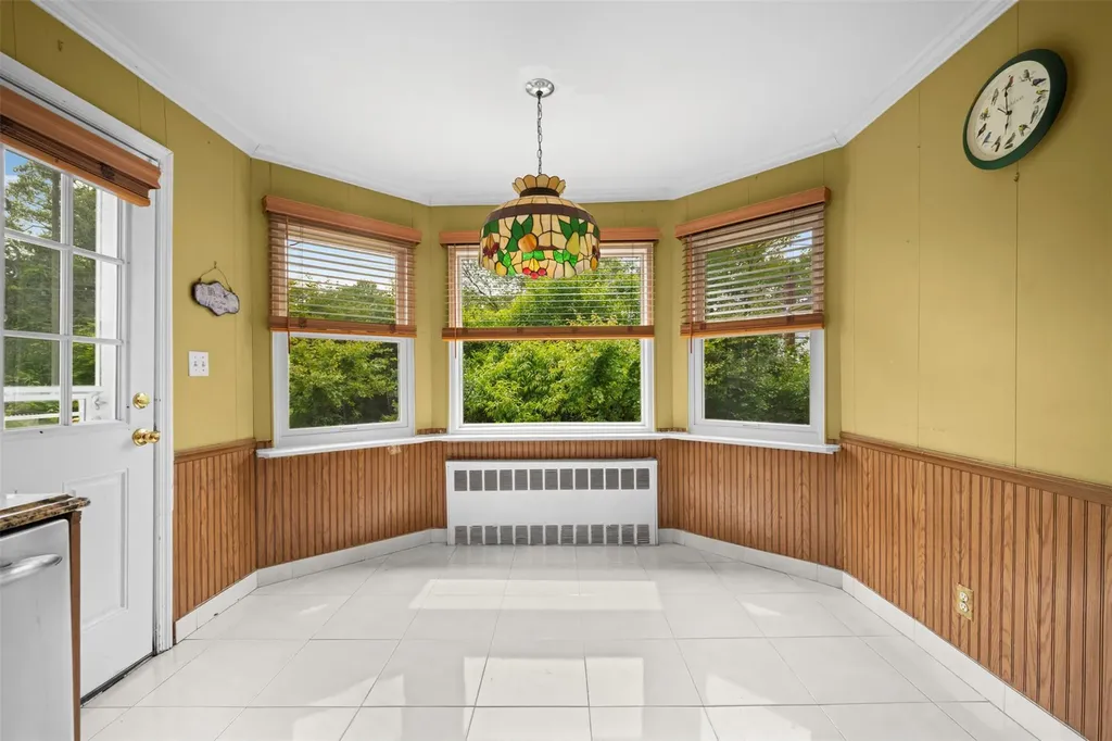 613 Gary Place Westbury NY 11590