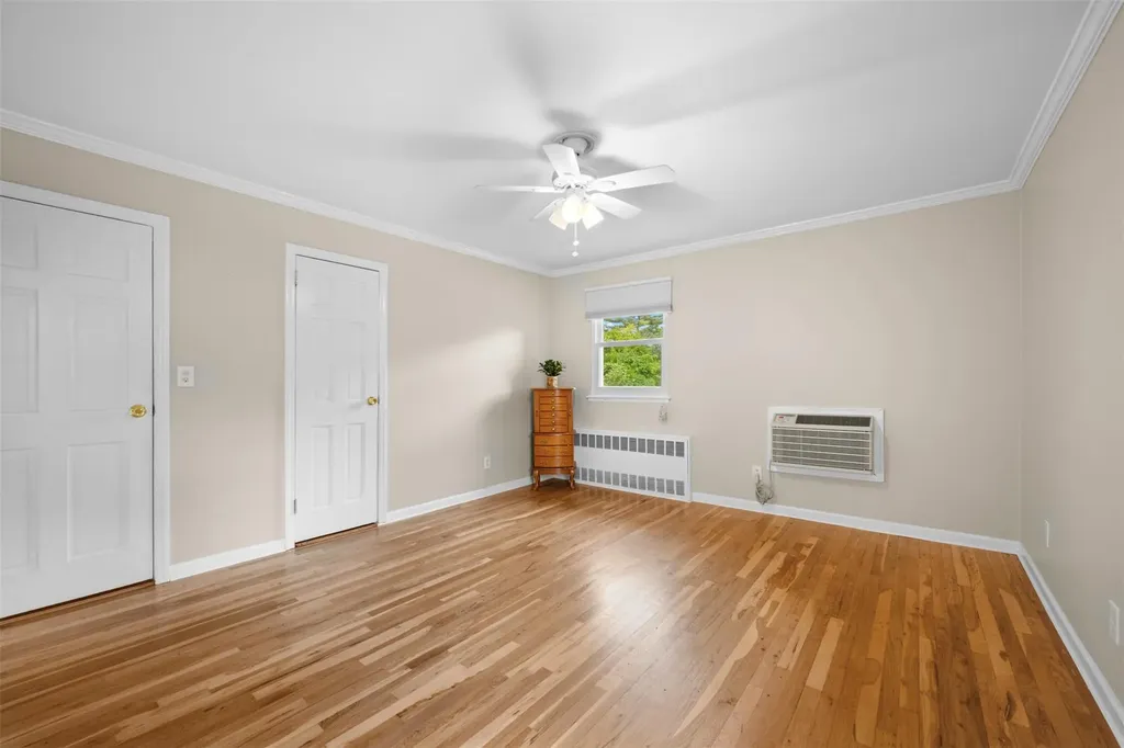 613 Gary Place Westbury NY 11590
