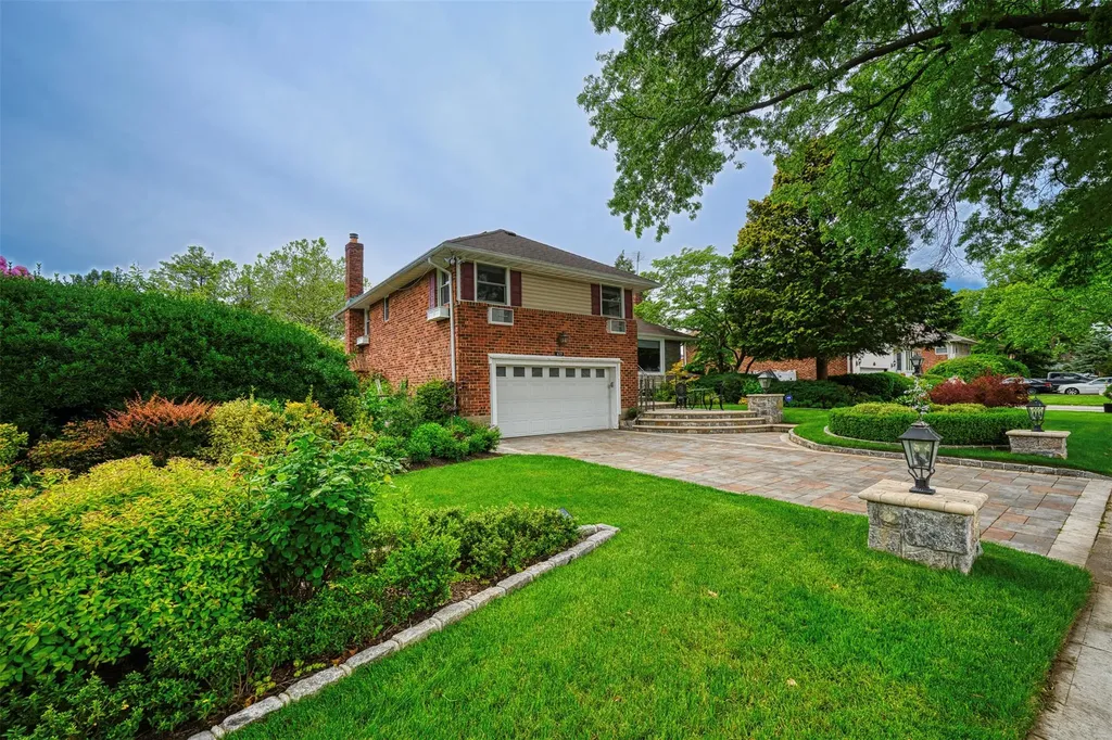 613 Gary Place Westbury NY 11590