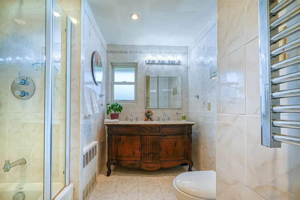 613 Gary Place Westbury NY 11590