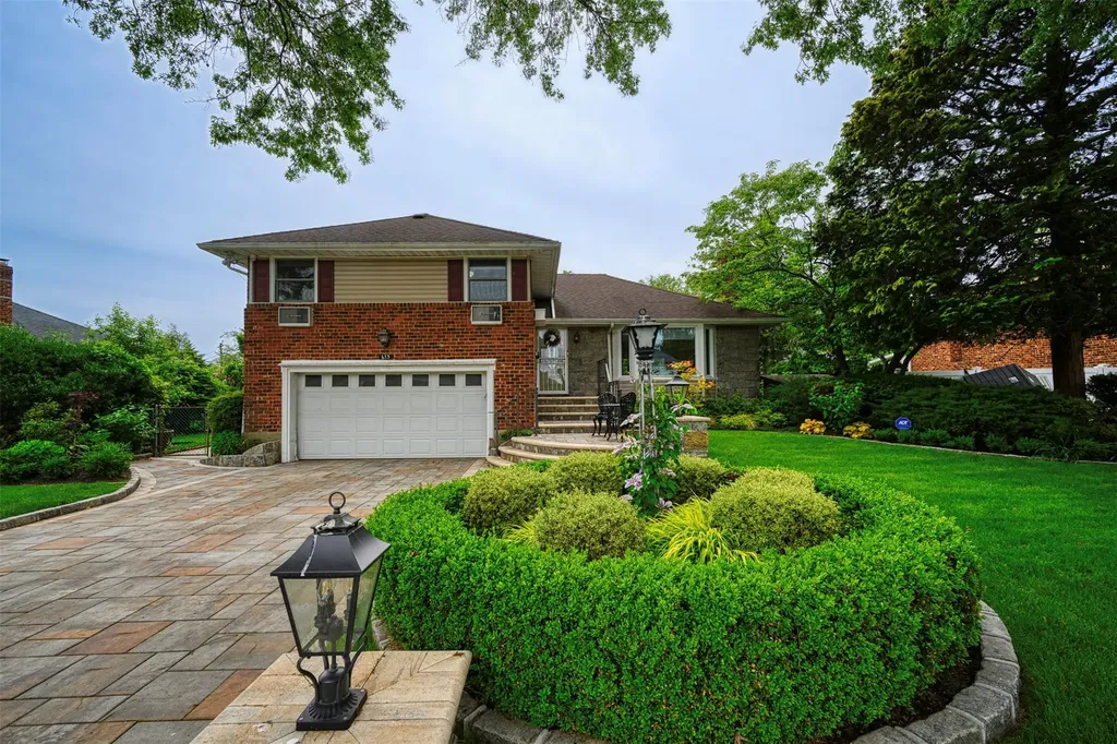 613 Gary Place Westbury NY 11590