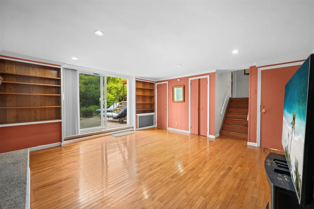 613 Gary Place Westbury NY 11590