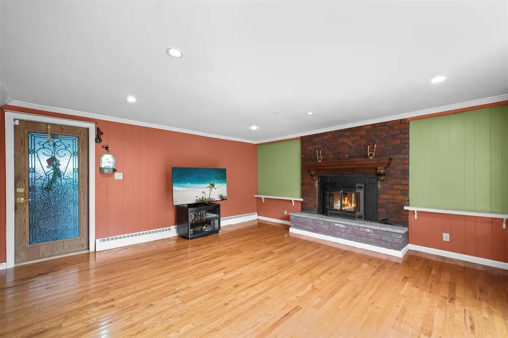 613 Gary Place Westbury NY 11590